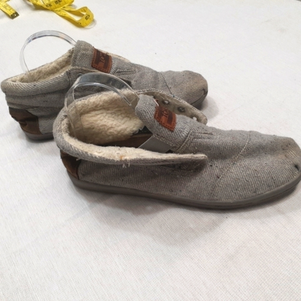 Toms winter boots sherpa lined no laces size 9.5‎ canvas like material  Gray